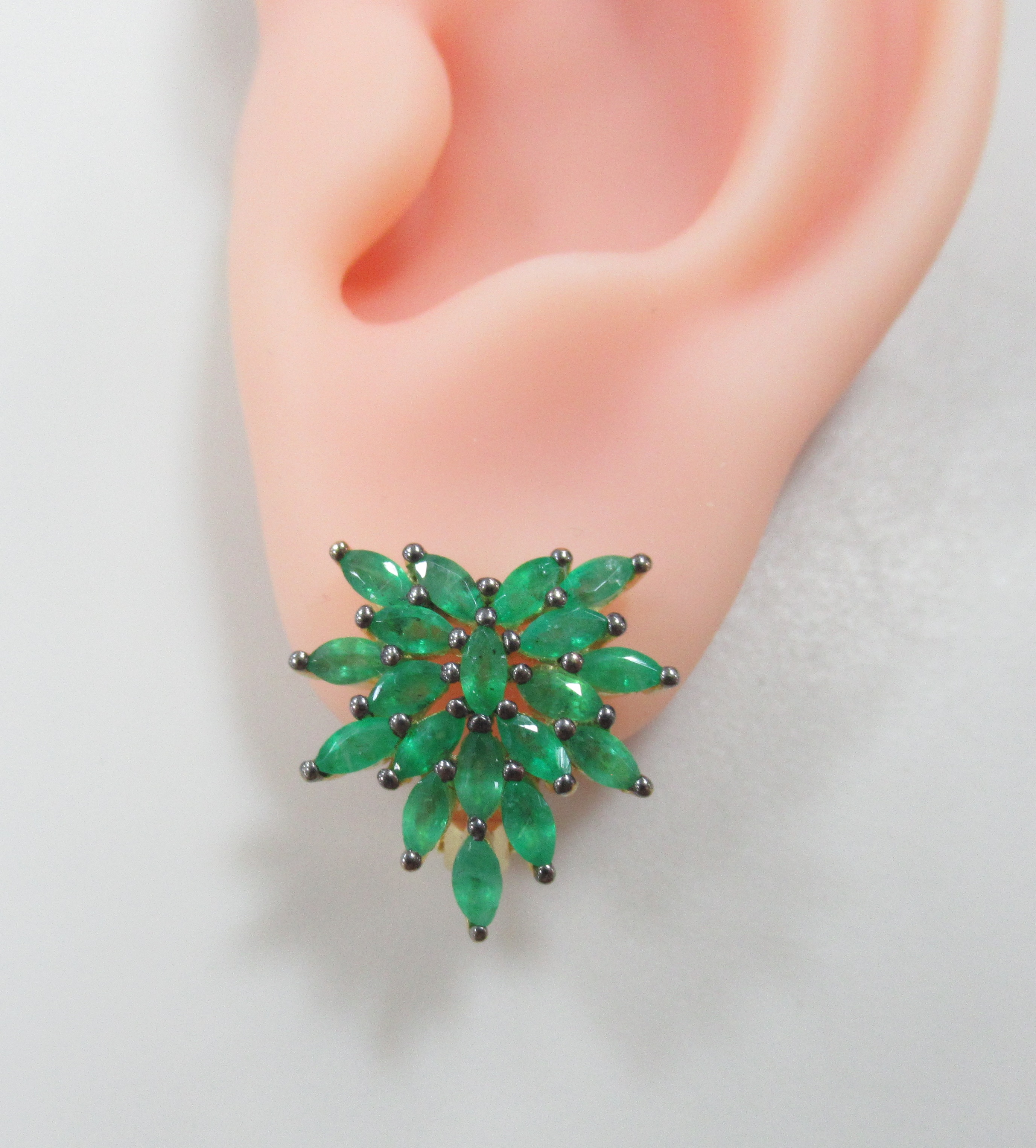 Серебряные серьги с изумрудами